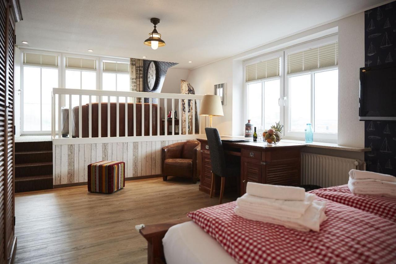 Bernstein-Hotel Bootshaus Büsum Buitenkant foto