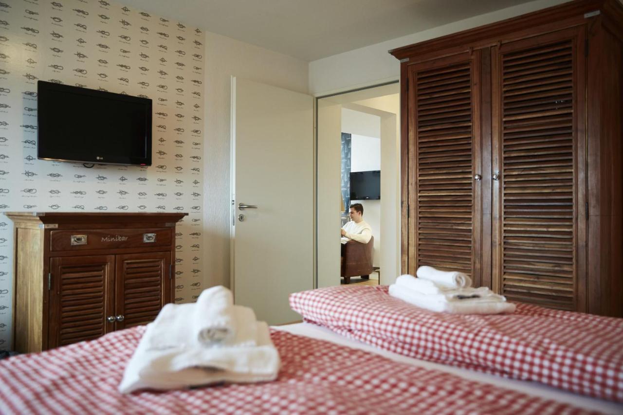Bernstein-Hotel Bootshaus Büsum Buitenkant foto