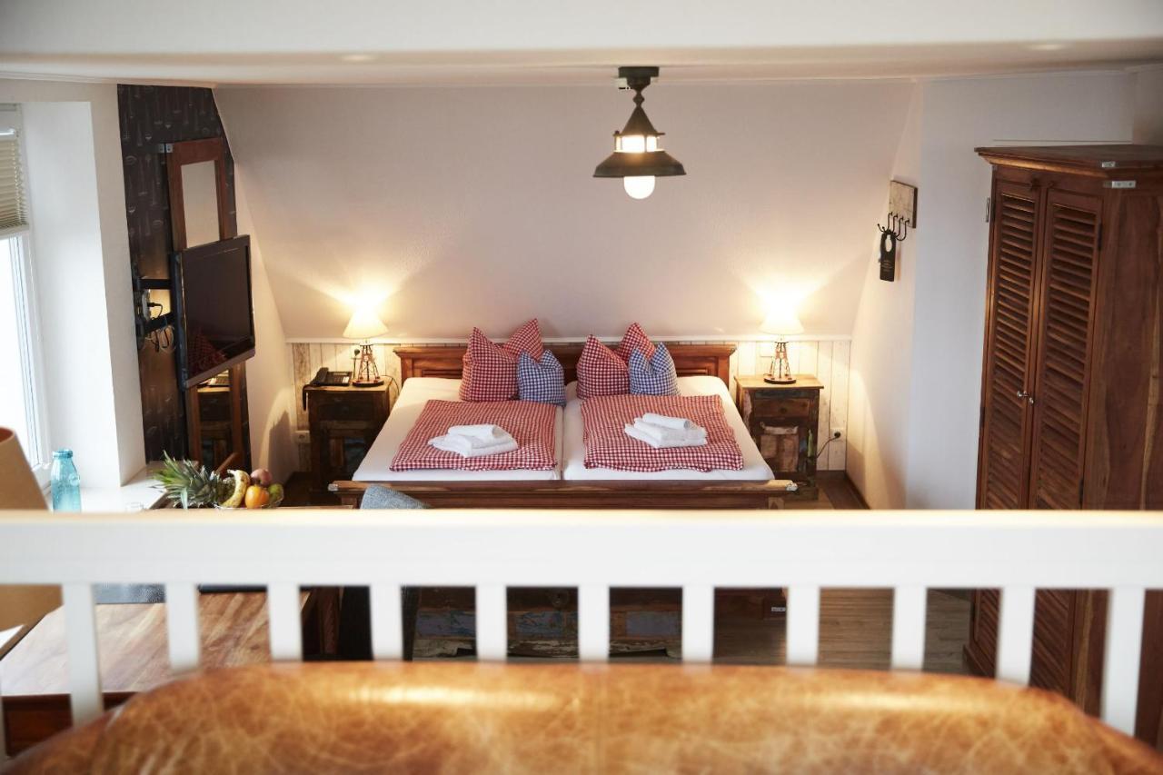 Bernstein-Hotel Bootshaus Büsum Buitenkant foto